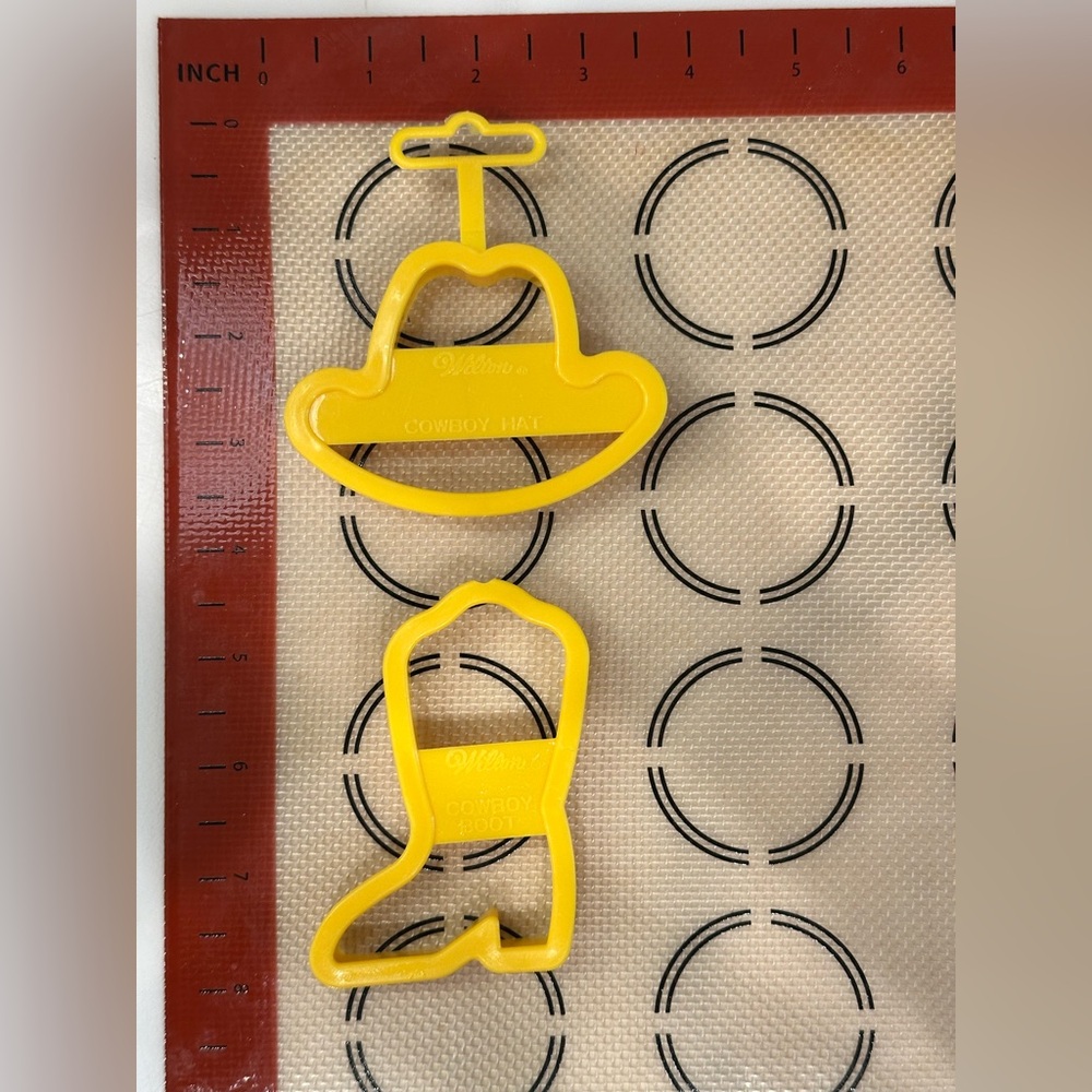 Yellow Cowboy Hat and Boot Cookie Cutters
Wilton